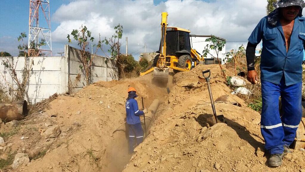 Obra inversao Adutora de Jucazinho