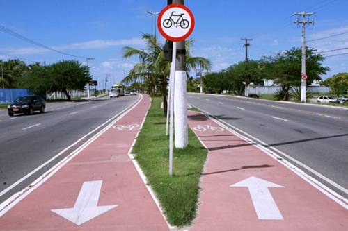 parque linear com via cicloviária