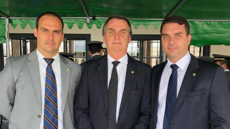 bolsonaro e filhos instagram 450x253